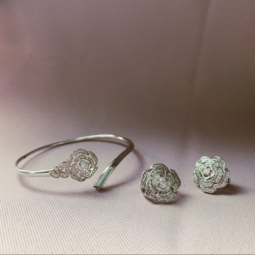 Silver camellia bracelet embedded w/ white crystal